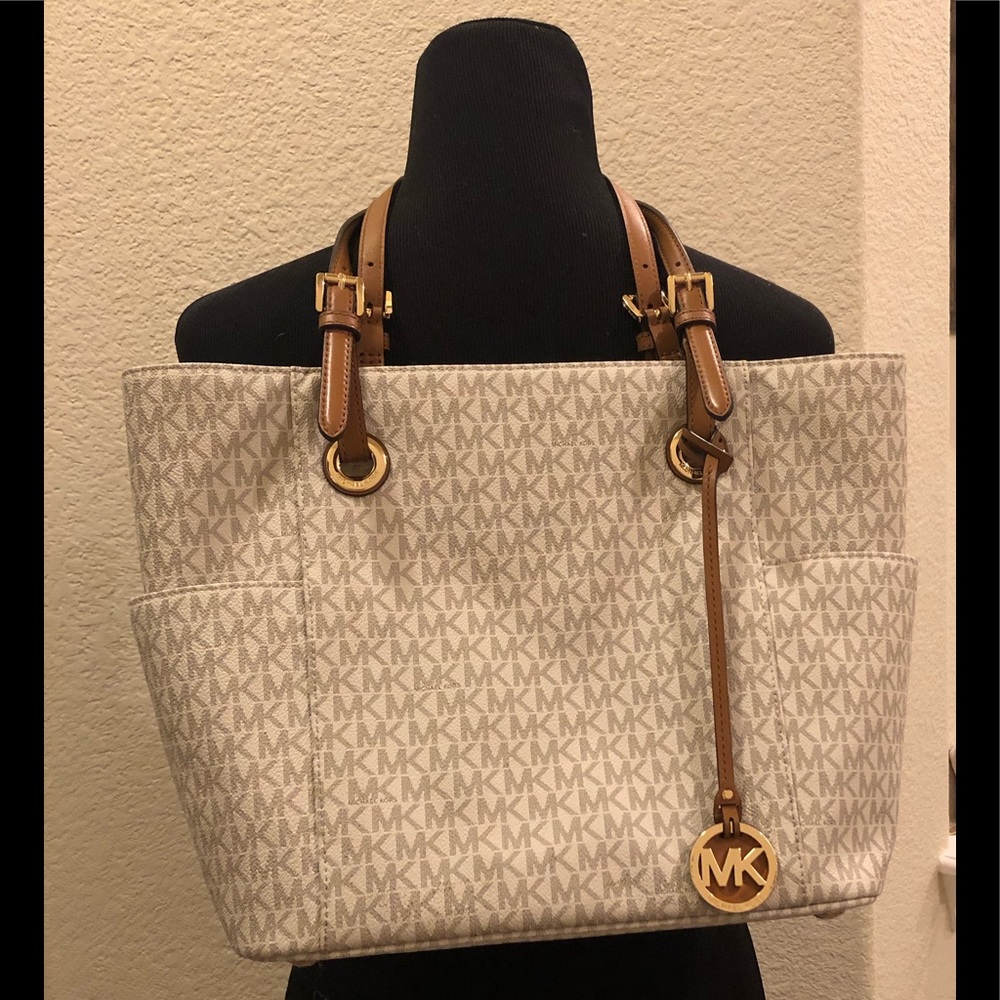 Michael Kors Voyager Tote